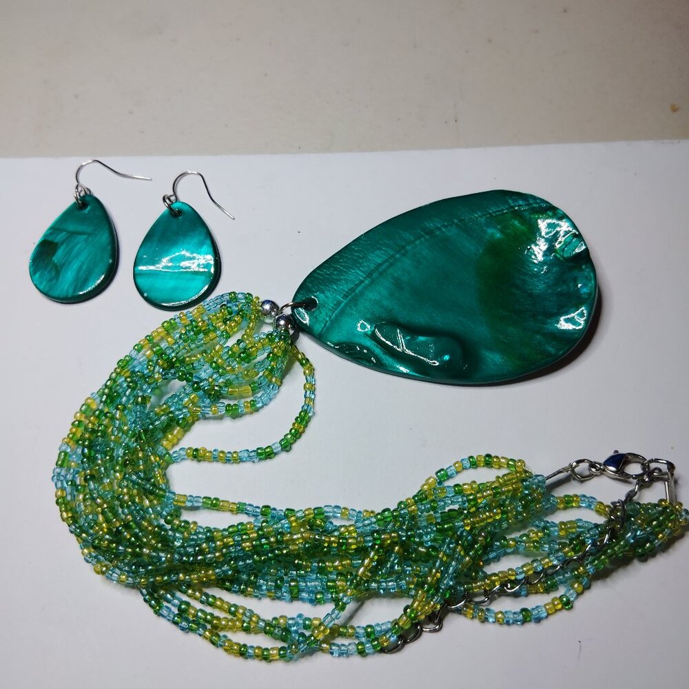 Multi-Strand Seed Bead Necklace & Earrings Set Dyed Shell Pendant 14”+